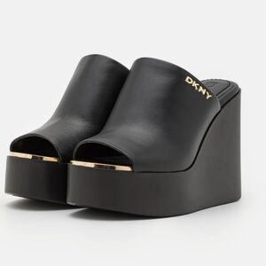 DKNY Pen Platform Wedge Sandals In Black Size 10